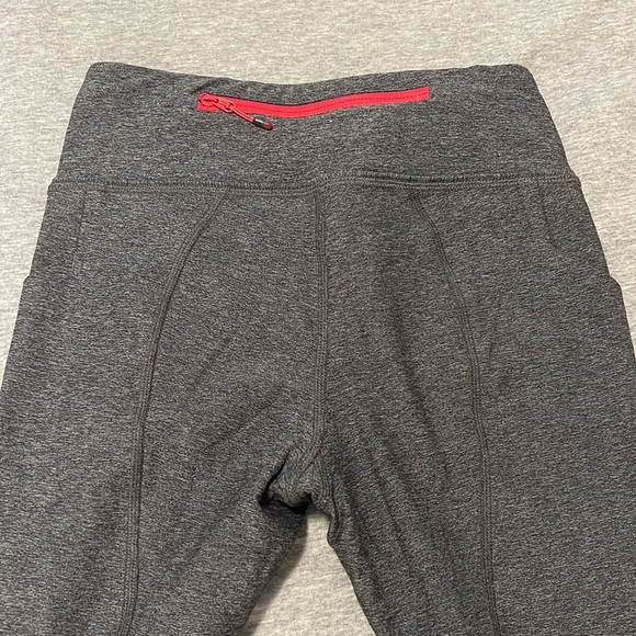 Lululemon crops - Picture 3 of 8